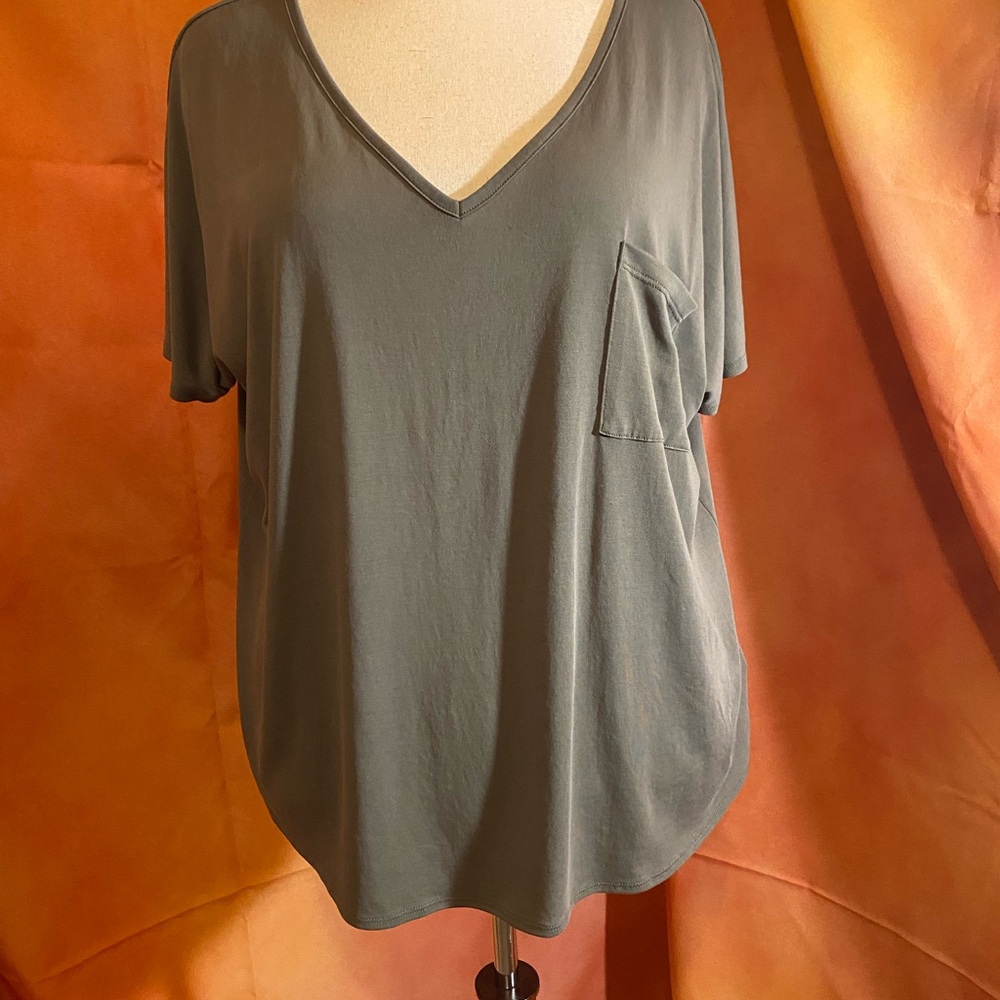 Pink Rose, green, short sleeve V-neck top with pocket.